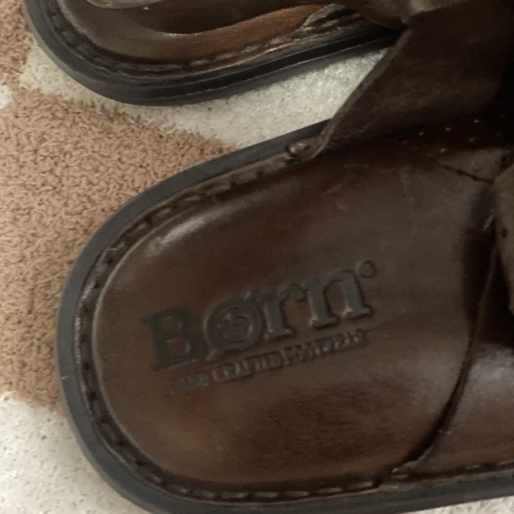BORN sandals - Picture 2 of 3